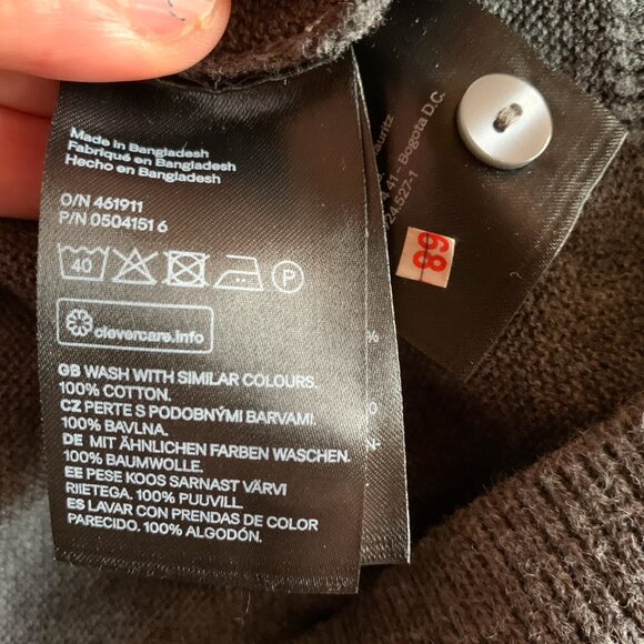 H&M Cardigan - Gray with littles buttons in the front  long sleeves - Large - Picture 12 of 12